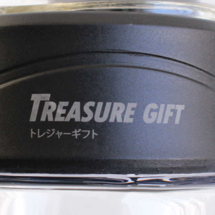 シェイカーボトルへの持ち込み名入れ加工見本（素材：ポリプロピレン樹脂）ロゴ入れ部分拡大