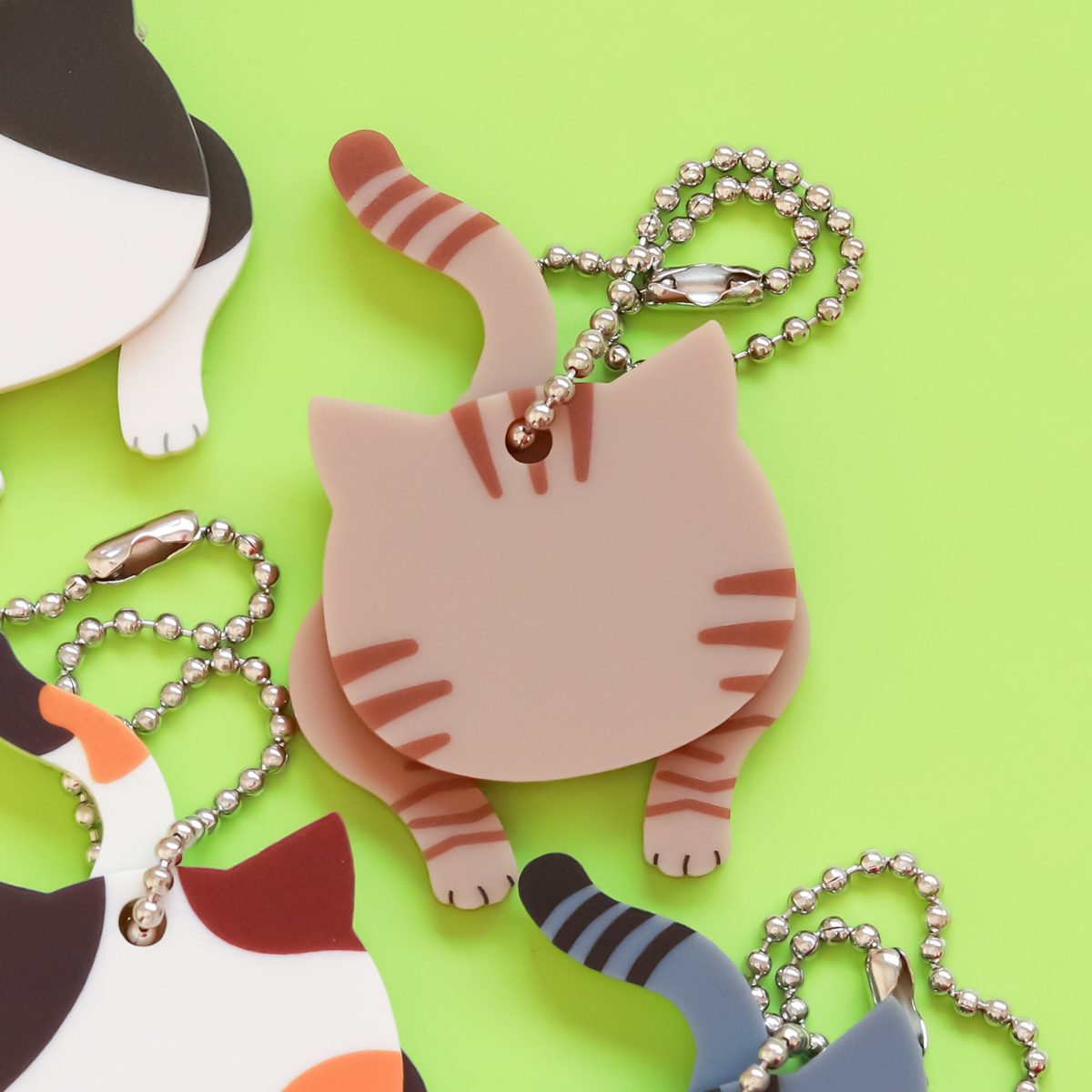 ゆらねこキーホルダー | アクリル リル（LiL）｜カラフルなアクリル