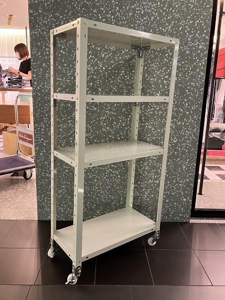 ⑧軽量スチールラック（キャスター付き）