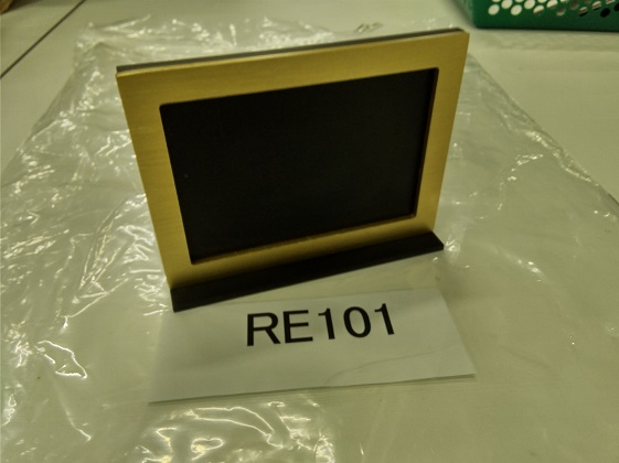 MY V XP QRコードフレーム – ゴールド スタンド付き