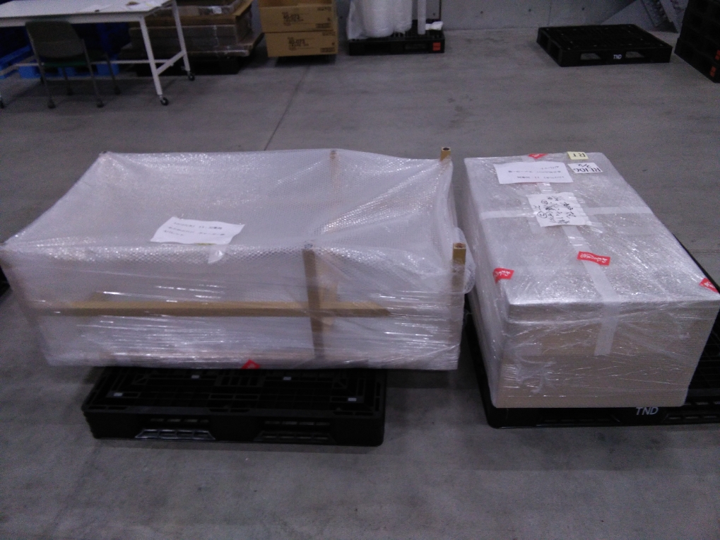 フラワー什器（ガラス、ウッド什器につき重く、フラジール）