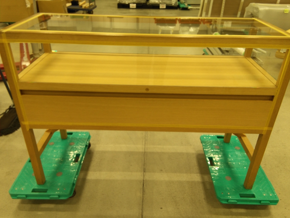 ガラスショーケース