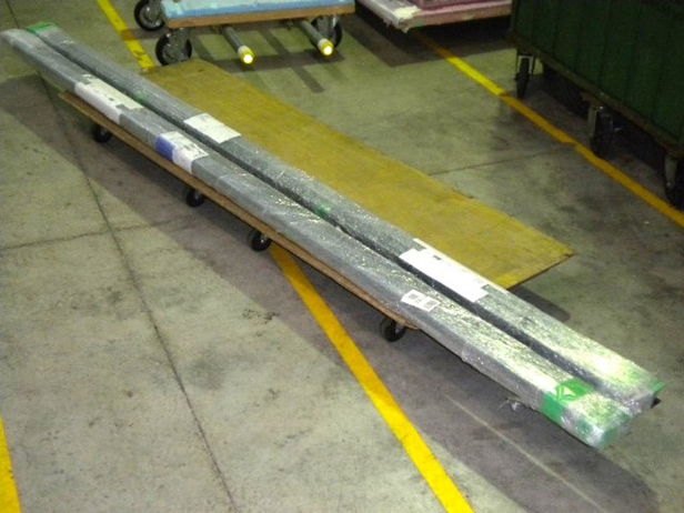 Monitor Pole / モニター什器（3連）用支柱