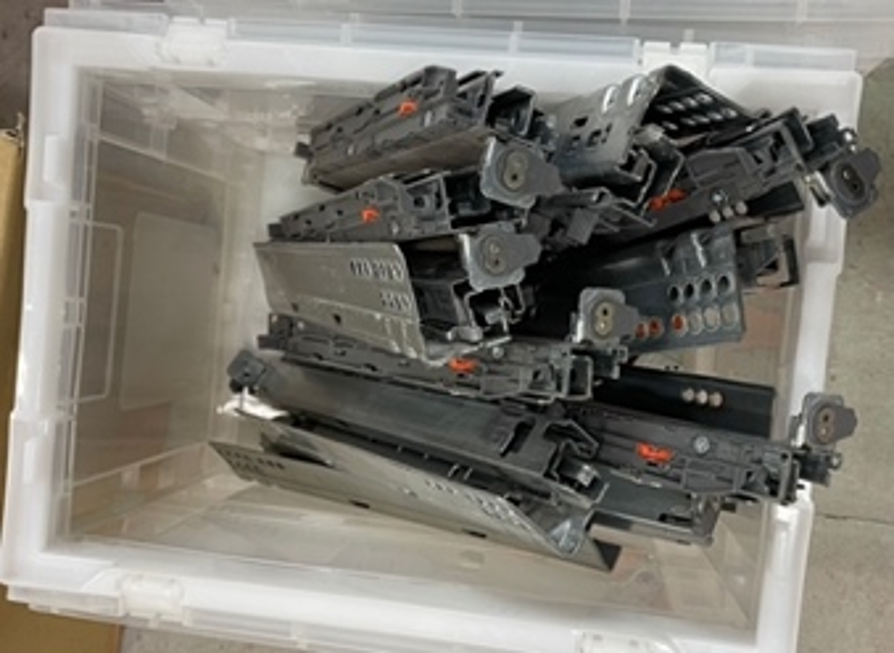 Drawer Rail System / 名古屋高島屋 ライブラリー地袋使用
ブルム底引きレール