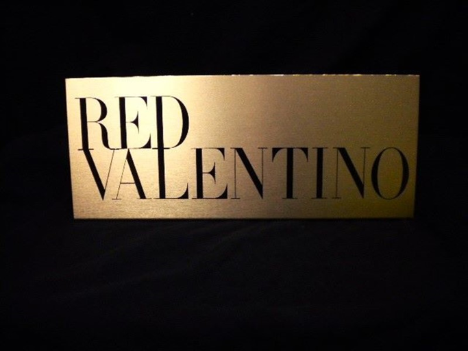 RED VALENTINO ロゴプレート（廃棄）