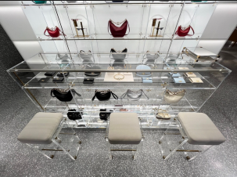 アクリルShow Case&アクリル脚STOOL×３脚