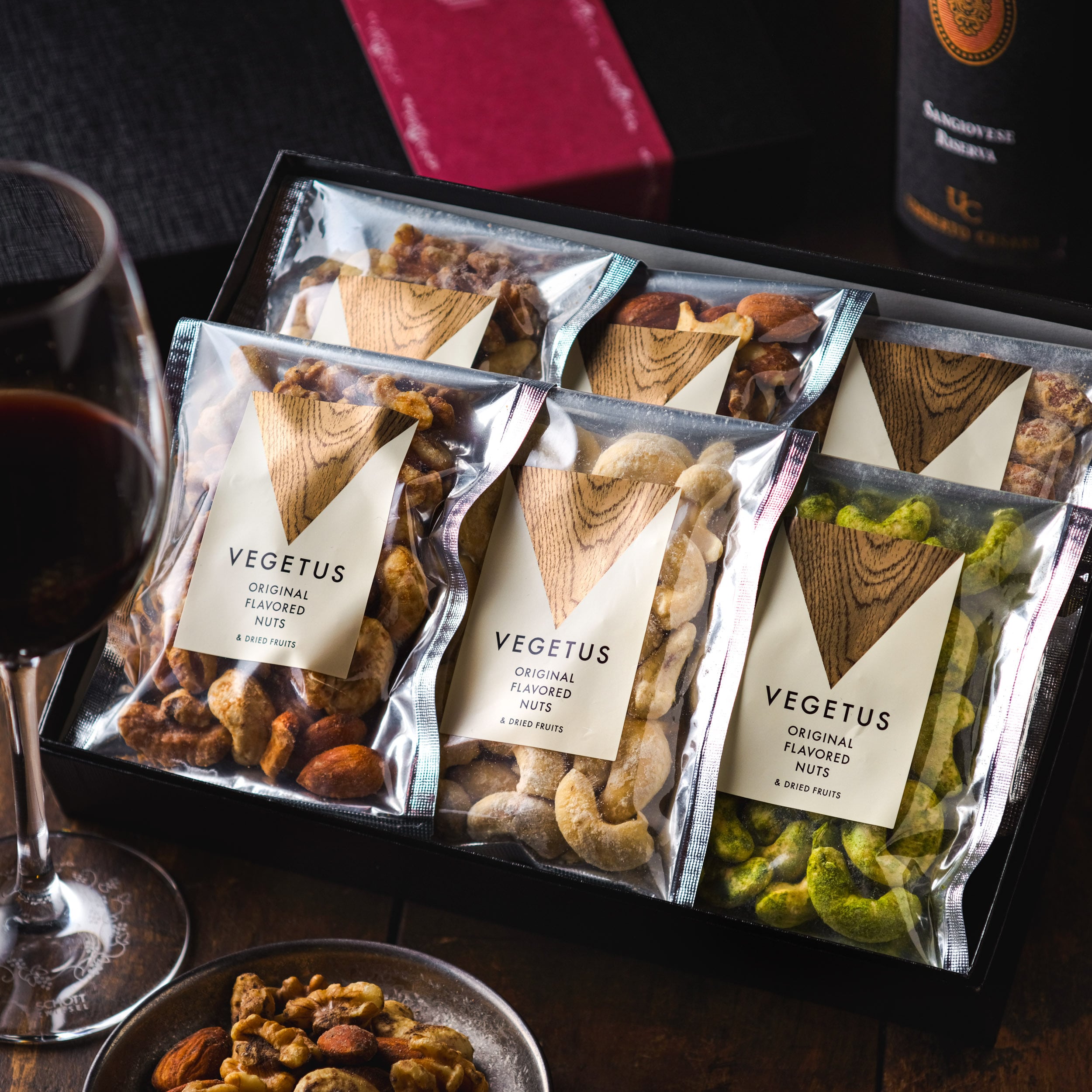 大人の晩酌に、上質な彩りを。プレミアムフレーバーナッツ 6種ギフト〈貼り箱入り〉