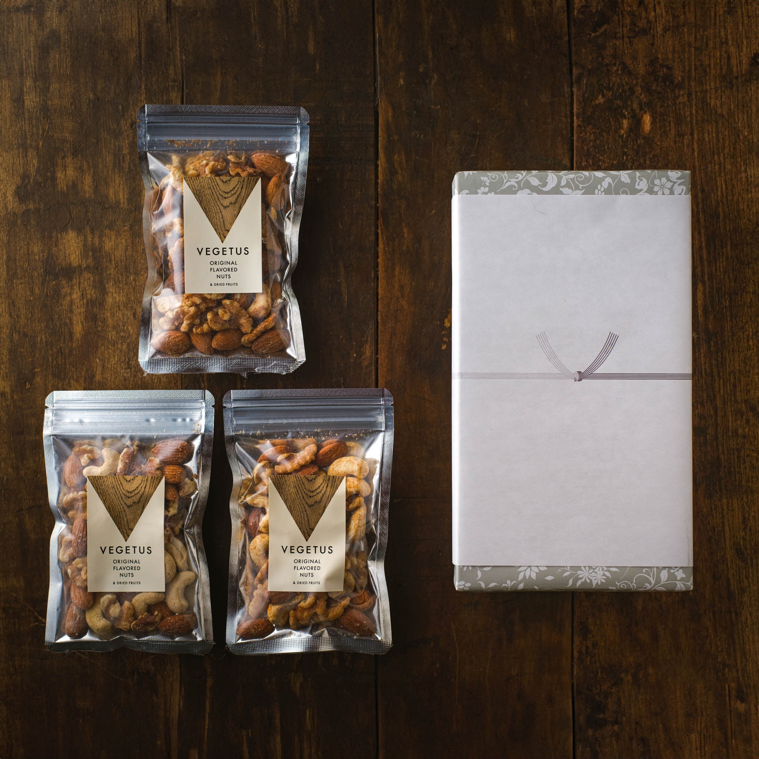 仏のギフト/和の味わいのナッツ３種セット/高級貼り箱入り/包装紙済み/熨斗対応済み/黒のし対応済み