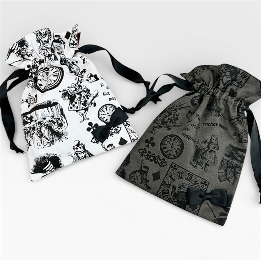 日本製 不思議の国のアリス マルチプリント 巾着ポーチ S