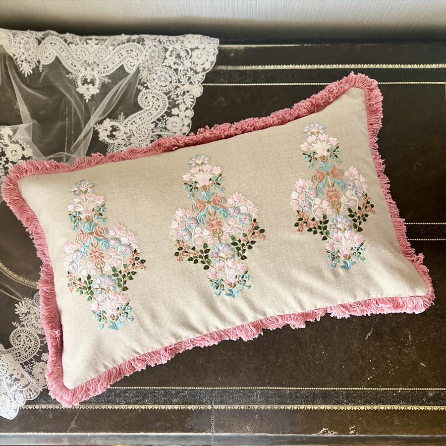 フラワー刺繍クッション ピンク  30×50cm