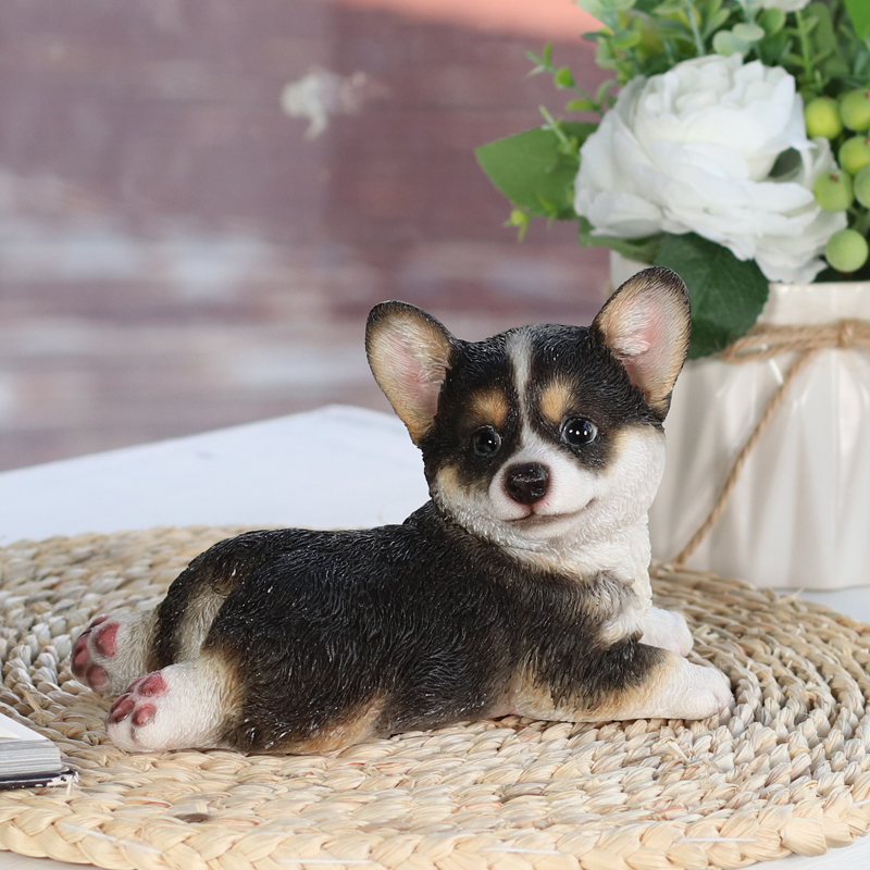 足をのばすウェルシュコーギー　ブラック（中）