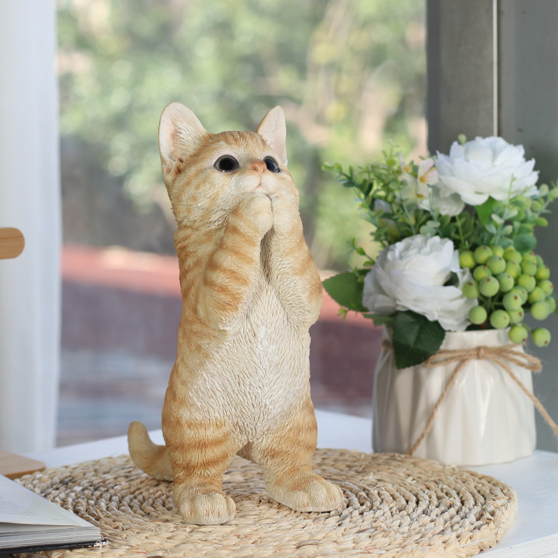 おねだり茶トラ猫