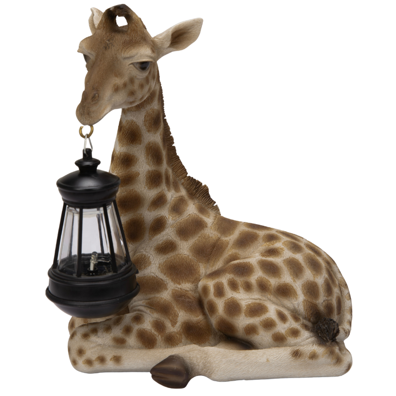 ソーラーランプを口でくわえるキリン