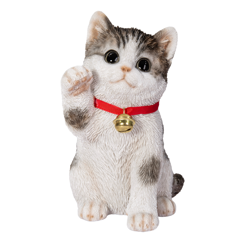 右手を上げるサバトラ白招き猫