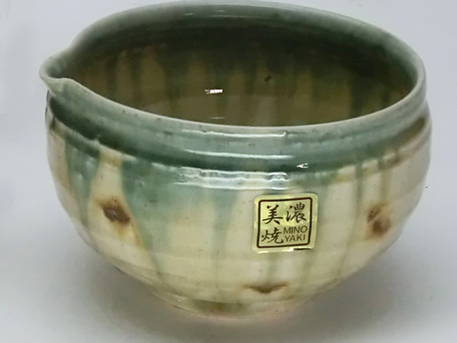 片口抹茶碗　織部流し