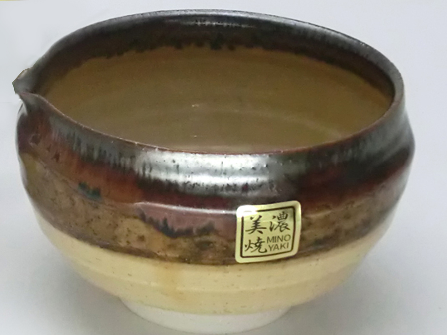 片口抹茶碗　アメ釉